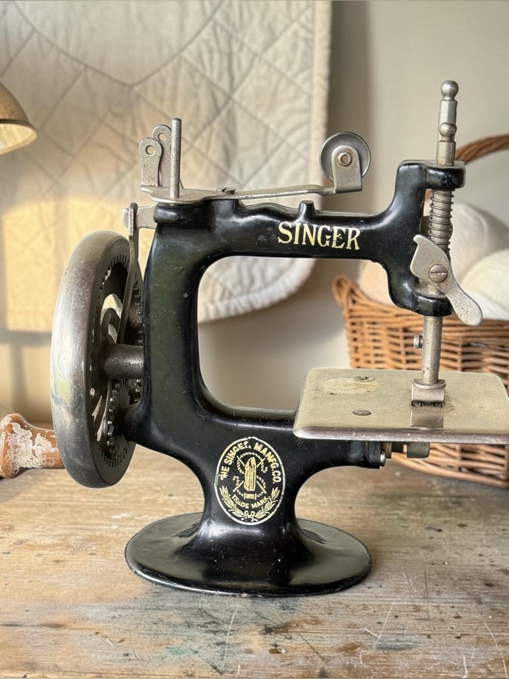 Antique Child's Singer Sewing Machine (NOT a toy)